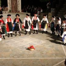 Από την παράδοση στην παράσταση