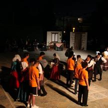 Από την παράδοση στην παράσταση